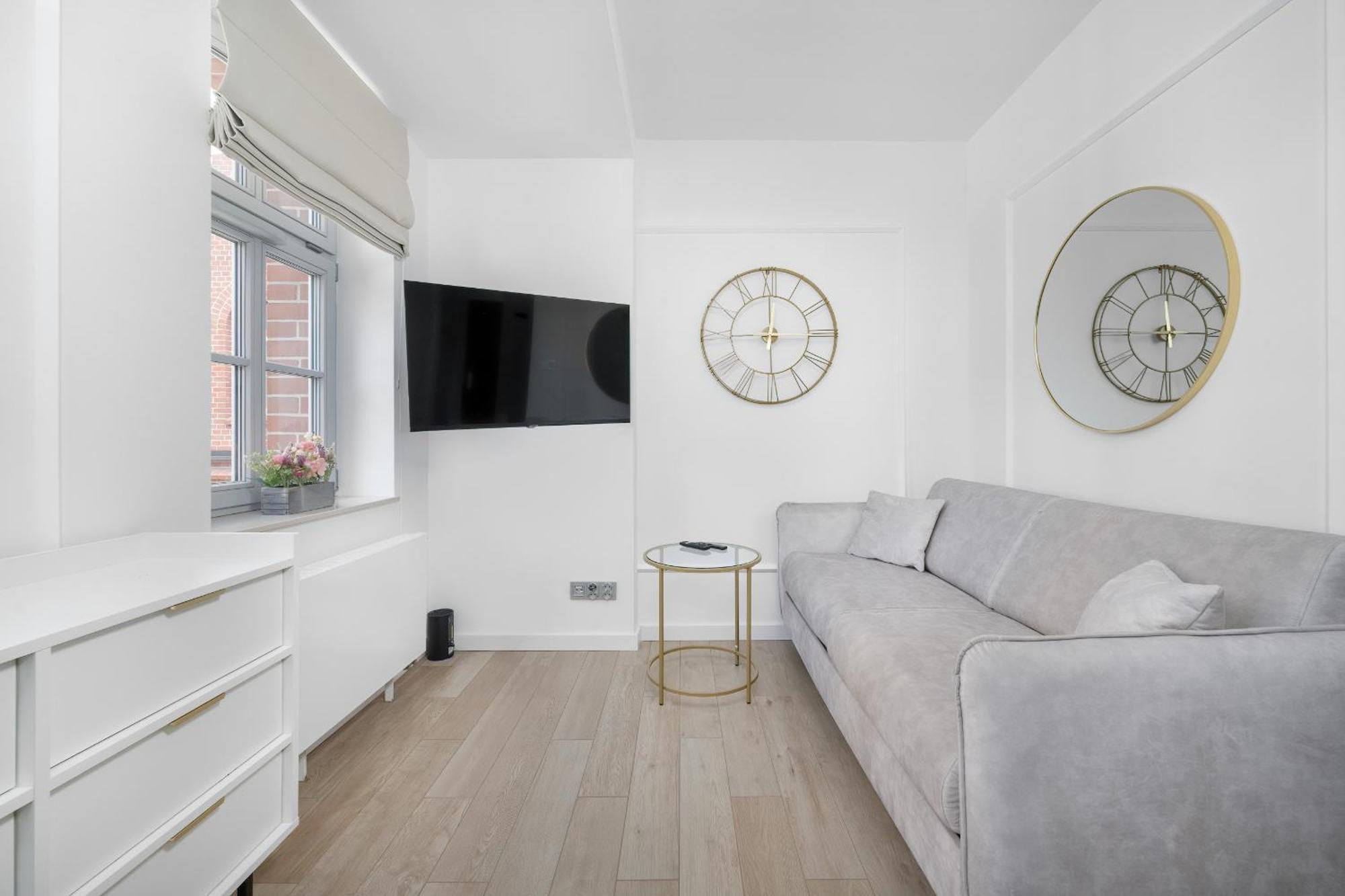 Nowoczesny Typu W Centrum Wroclawia Z Parkingiem By Renters Apartment Wroclaw